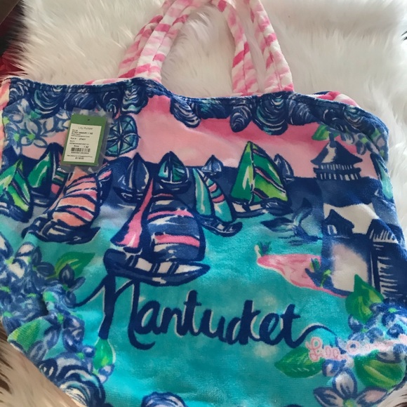 Lilly Pulitzer Handbags - Lily Pulitzer destination beach tote
